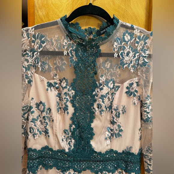 Strut & Bolt green and peach lace, long sleeve, romper. Size small - Picture 3 of 7